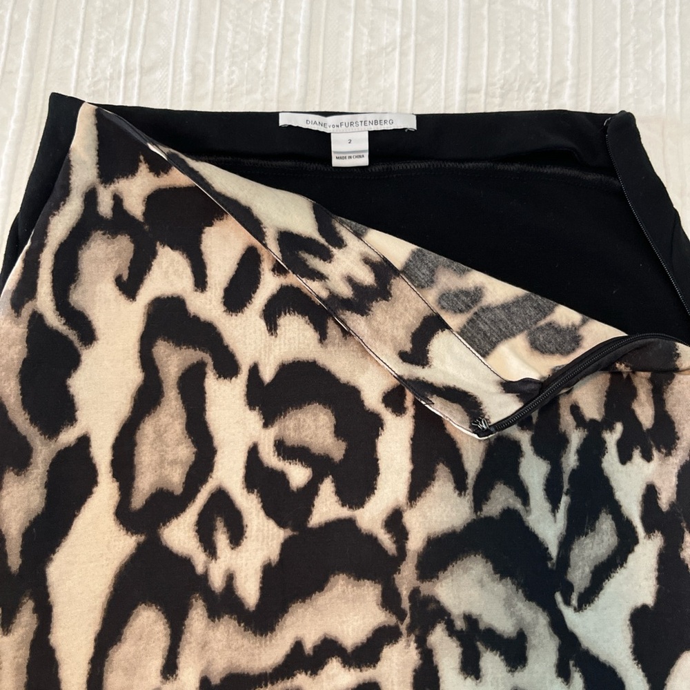 Diane Von Furstenberg Leopard Print Pencil Skirt - Picture 5 of 7